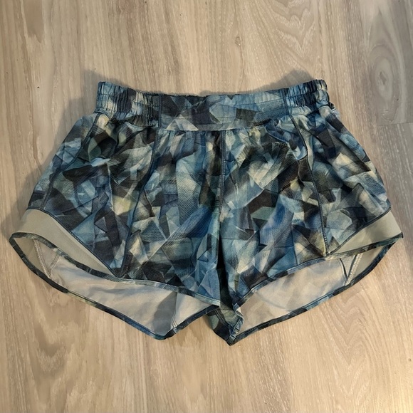 Lululemon Hotty Hot Short II Long 4” - City Shadow Blue Glow (Sz 8) - Picture 7 of 9